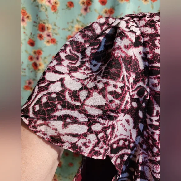 Patterned top - Picture 2 of 3